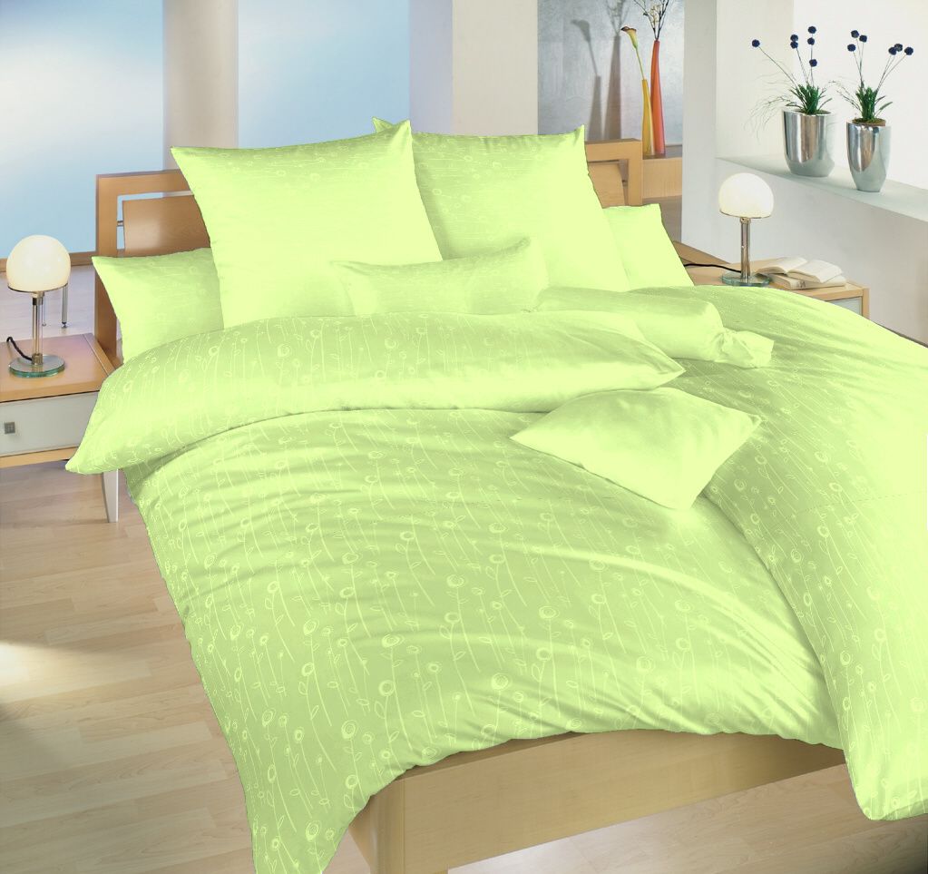 Do zelenej farby ladené kvalitné damaškové posteľné obliečky Lúčne kvety zelené, Dadka